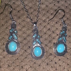 Women’s necklace and earring set